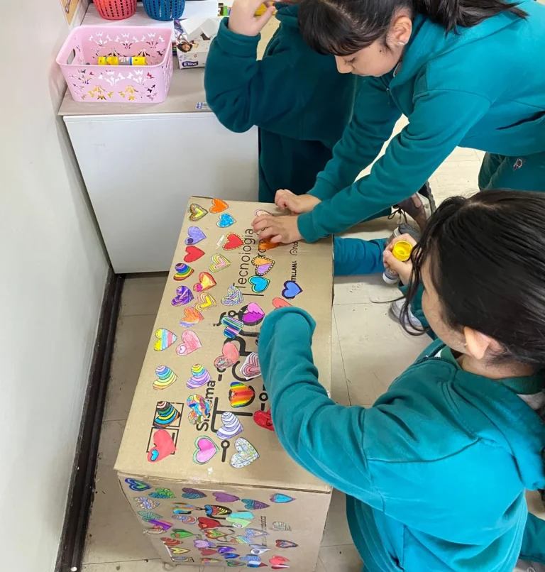 participando activamente en la solidaridad
